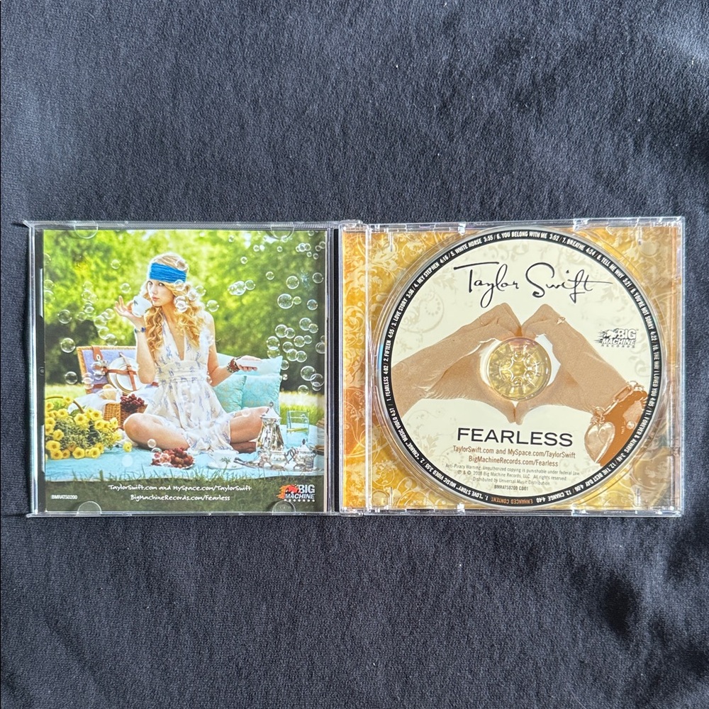 Taylor Swift CD Trio: Fearless, Speak Now, Holiday Collection - Picture 3 of 8